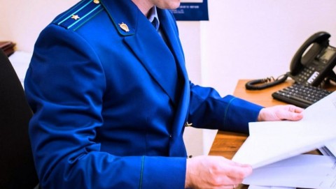 По требованию прокурора Новоржевского района  уволен незаконно трудоустроенный работник местной администрации